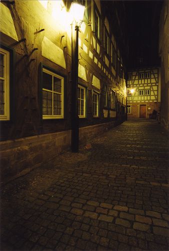 Markgröningen in Baden Württemberg - Finstere Gasse am Marktplatz