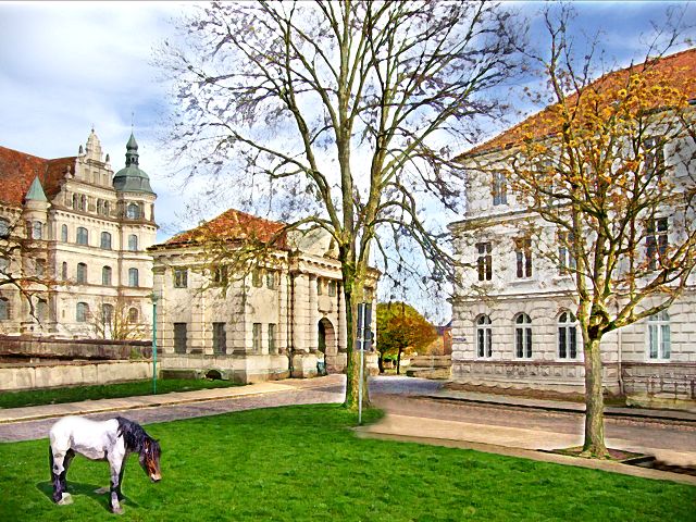 Güstrow in Mecklenburg-Vorpommern - Amtsgericht - Güstrower Franz-Parr-Platz mit Museum