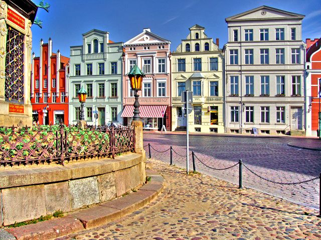 Wasserkunst und Großschmiedestraße in Wismar - Mecklenburg-Vorpommern